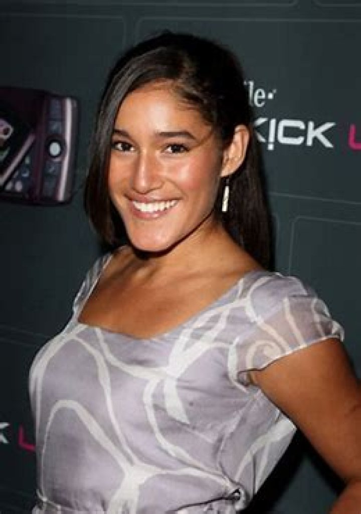 Is Q’orianka Kilcher related to Atz Kilcher?