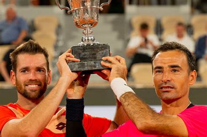 Is Richard Krajicek related to Austin Krajicek?