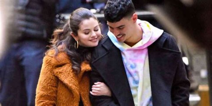 Is Selena Gomez pregnant with Aaron Dominguez?