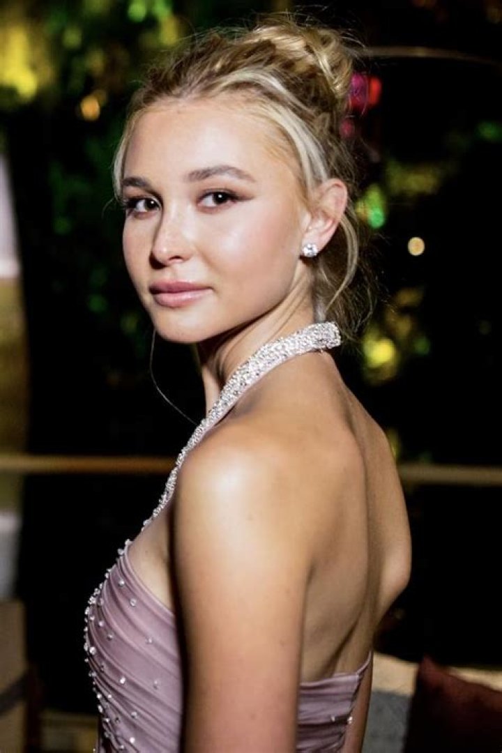 Isabel May Biography: Age, Net Worth, Boyfriend, Pictures, Movies, Instagram