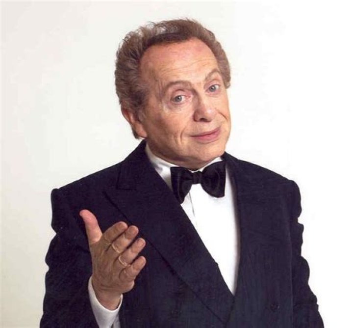 Jackie Mason Biography - Childhood, Life Achievements & Timeline