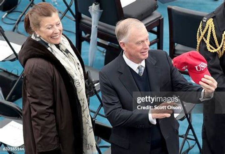 Dan Quayle Biography - Childhood, Life Achievements & Timeline