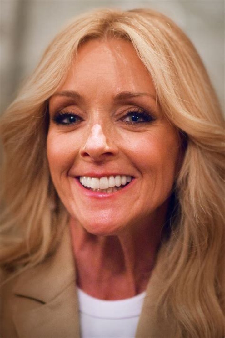 Jane Krakowski Biography - Facts, Childhood, Family Life & Achievements