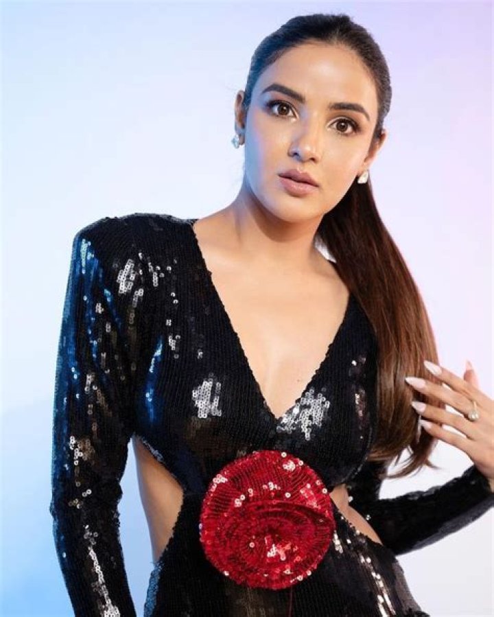 Jasmin Bhasin Wiki, Biography, Boyfriend, Height, Age & More