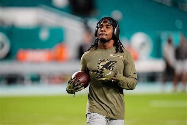 Jaylen Waddle age, height, weight, draft, college, contract, salary, net worth, fantasy names, jersey