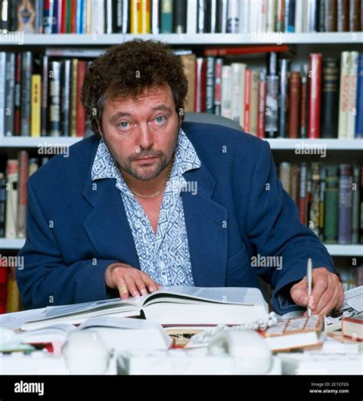 Jeremy Beadle Biography - Facts, Childhood, Family Life & Achievements