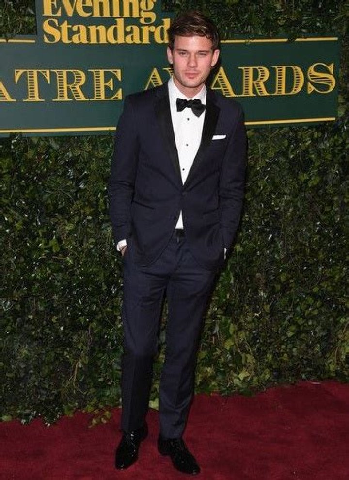 Jeremy Irvine Height Weight Body Measurements Hair Eye Color Facts Bio