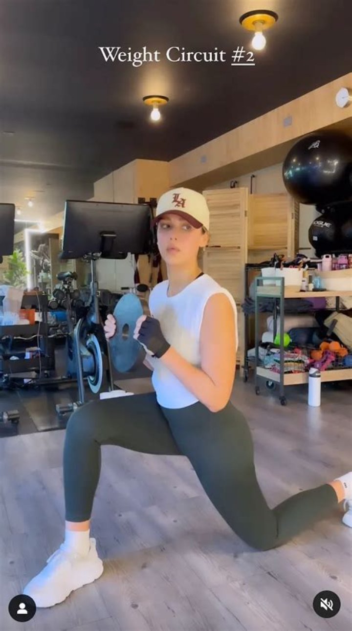 Jessica Alba in Workout Gear “Woke Up" and Worked Out