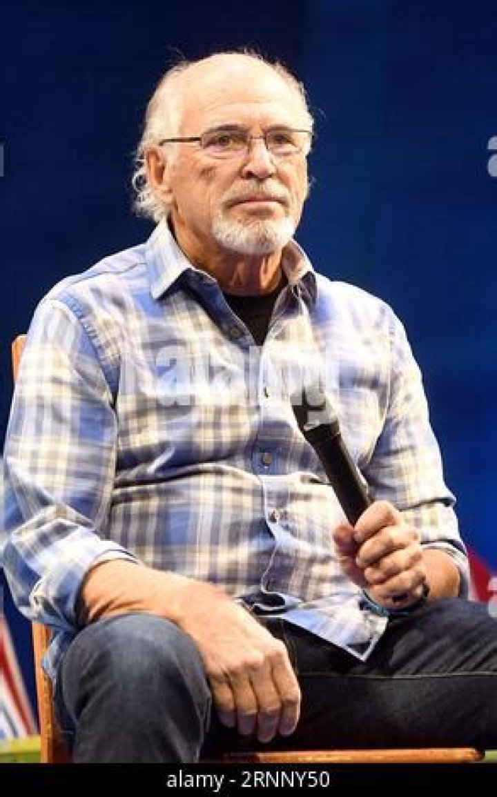 Jimmy Buffett Biography - Facts, Childhood, Family Life & Achievements of Musician