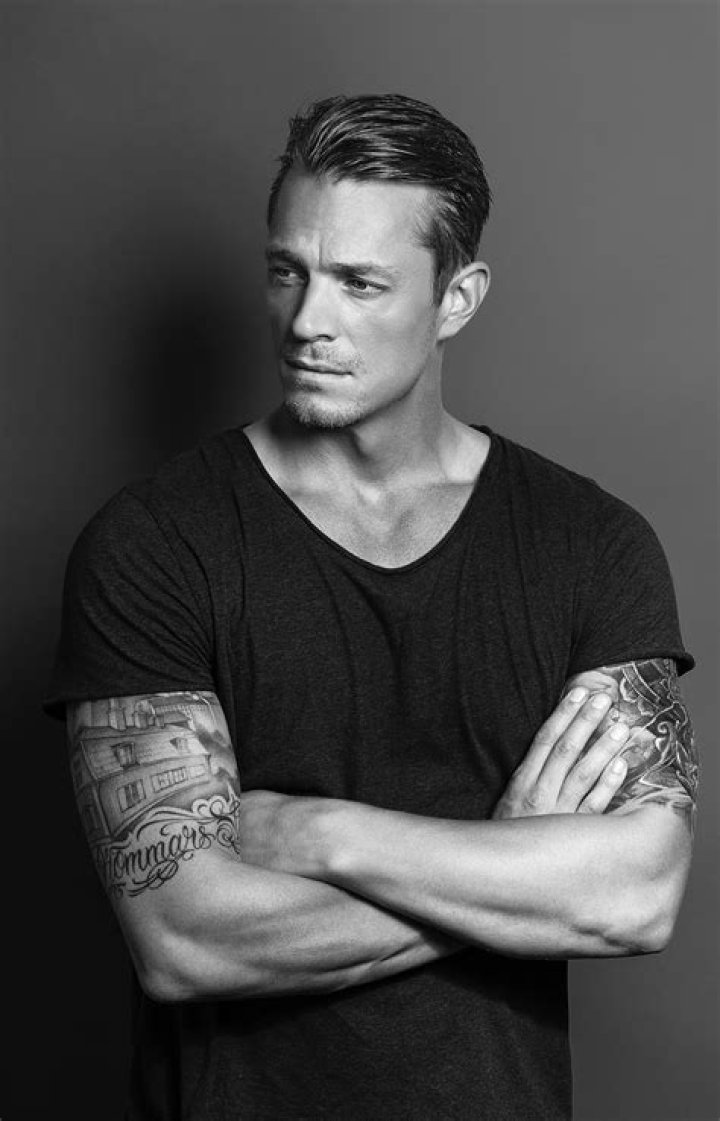 Joel Kinnaman Biography - Facts, Childhood, Family Life & Achievements