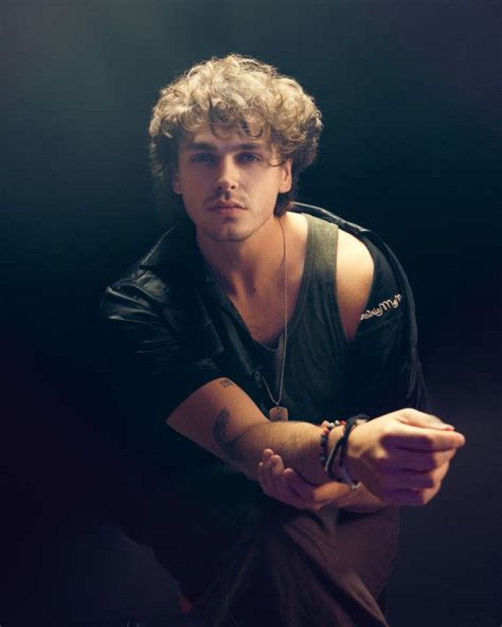 Jonah Marais - Bio, Facts, Family Life of Pop Singer