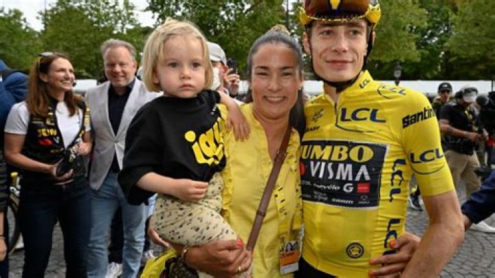 Jonas Vingegaard family, wife, children, parents, siblings