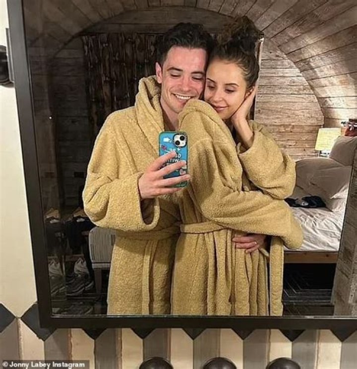 Jonny Labey wife: Is Jonny Labey married?