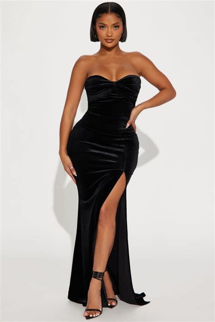 Jordyn Woods Rocks A Velvet Fashion Nova Dress Like There’s No Tomorrow