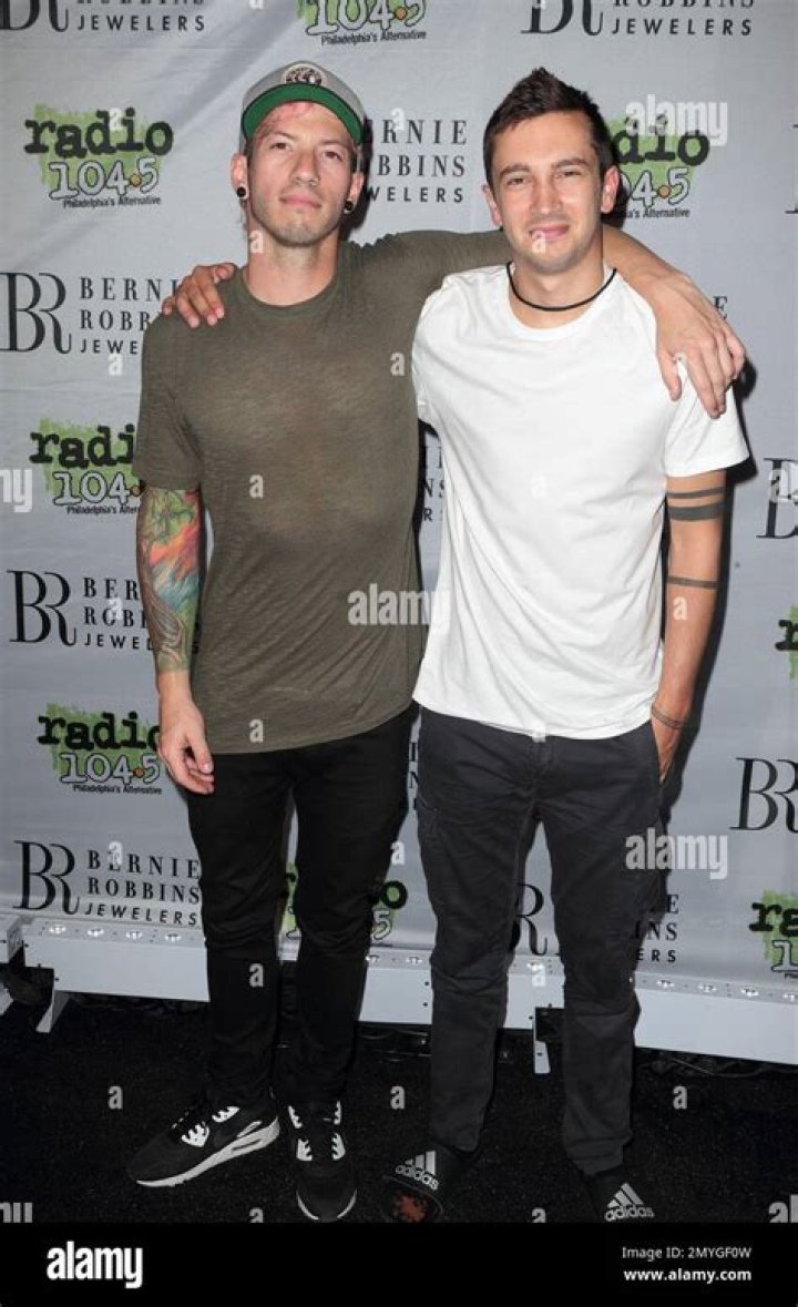 Josh Dun: dating, net worth, tattoos, smoking & body facts