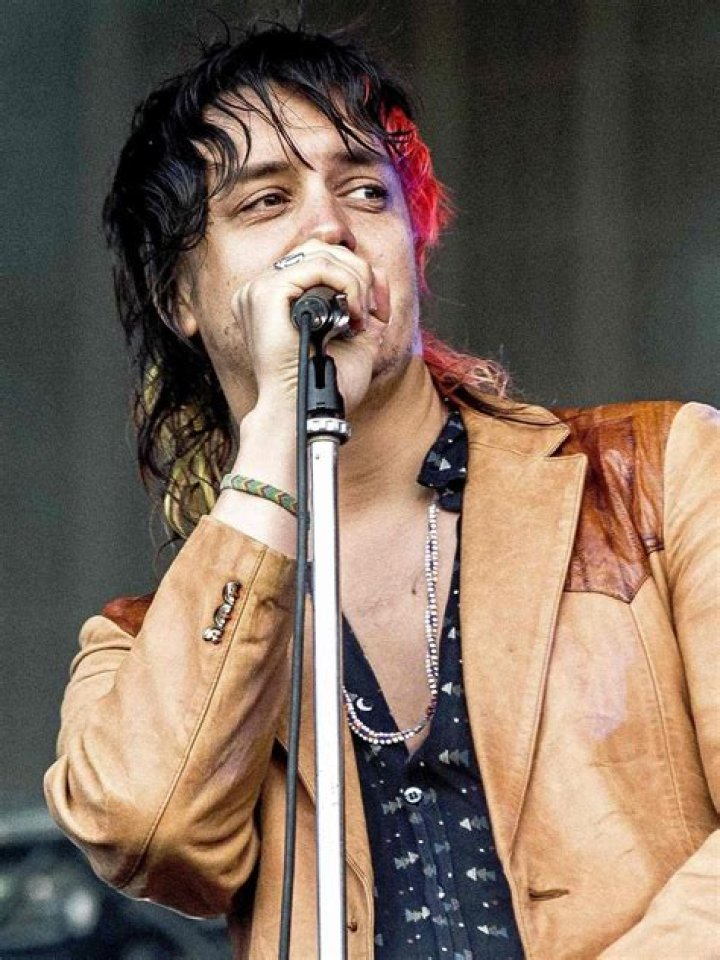 Julian Casablancas Biography - Facts, Childhood, Family Life & Achievements