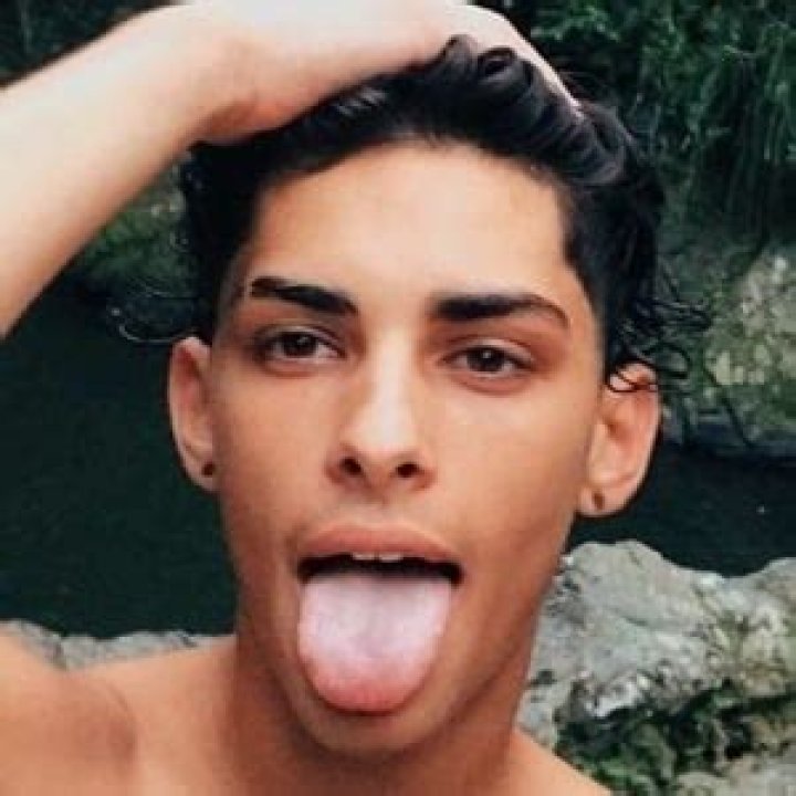 Juwany Roman (Flamingeos) – Bio, Facts & Family Life of Muser