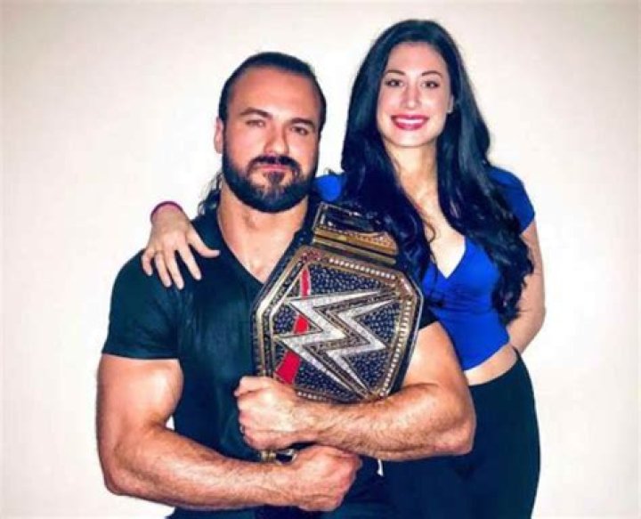 Kaitlyn Frohnapfel Bio, Wiki, Age, Height, Parents, Husband, WWE, and Net Worth