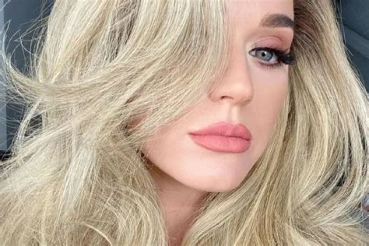 Katy Perry Debuts Long Blonde Hair And Fans Are Freaking Out — Check Out The Photos