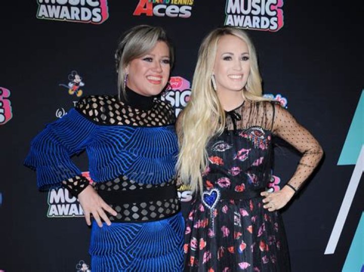 Kelly Clarkson Addresses Those Feud Rumors With Carrie Underwood In Funny Post