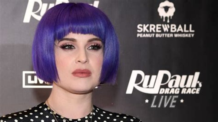Kelly Osbourne flys to Ireland with her massive fake stuffed boyfriend