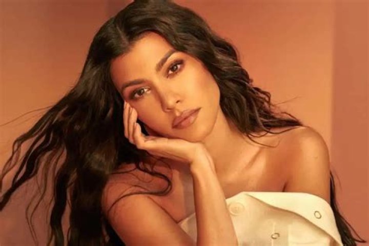 Kourtney Kardashian Lands In Trouble For Doing This While Talking About The Killing Of George Floyd — Fans Say No Wonder Sister Kim Kardashian Is The Revolutionary One