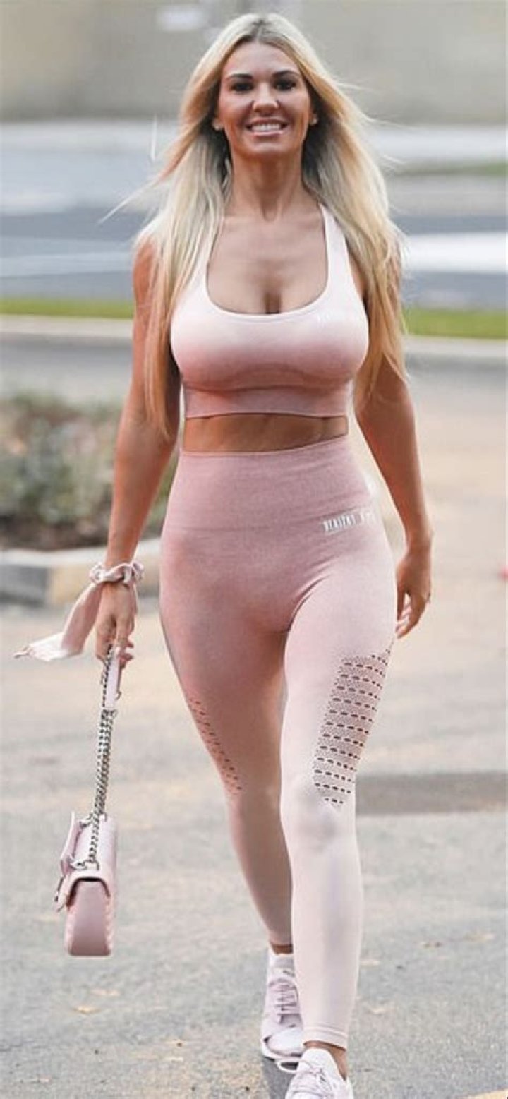 Kristen Taekman in Pink Workout Gear Is “Obsessed With Hot Girl Walks”