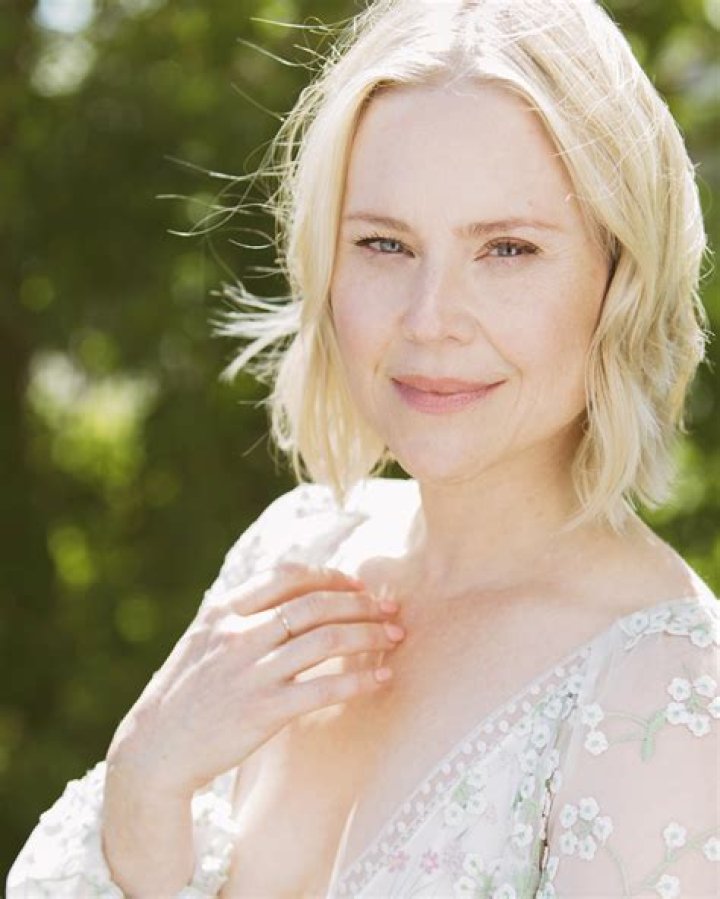 Kristin Booth Wiki, Husband, Net Worth, Kids, Age & Height