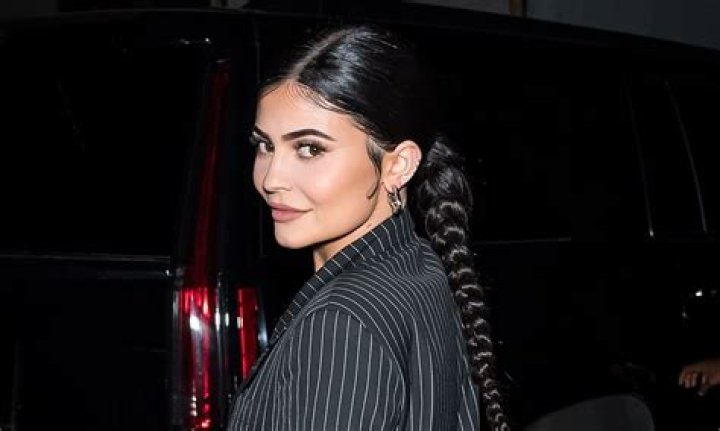 KUWK: Kylie Jenner Shows Off Her Perfect Abs As She Gets Ready For ‘Summer 2020’ By Working Out ‘Every Other Day!’ – See The Vid!