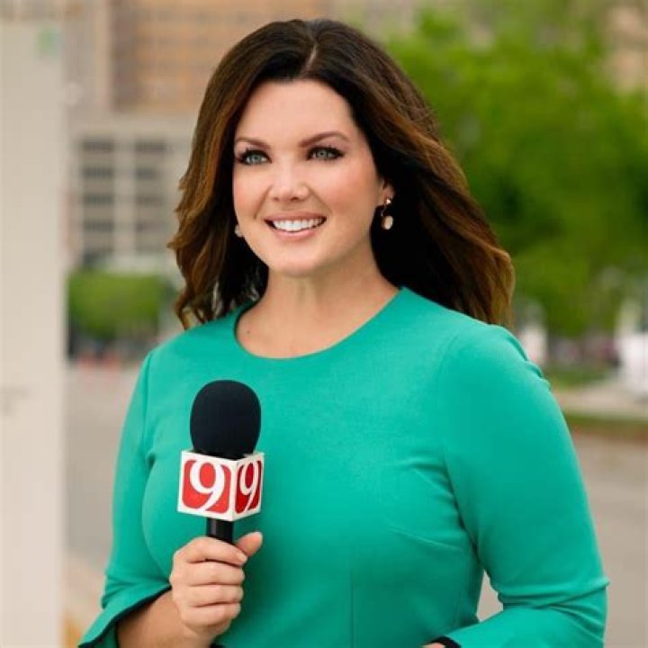 Lacie Lowry News 9: Bio, Wiki, Age, Height, Weight Loss, Husband, Baby, Leaving News 9, Salary and Net Worth