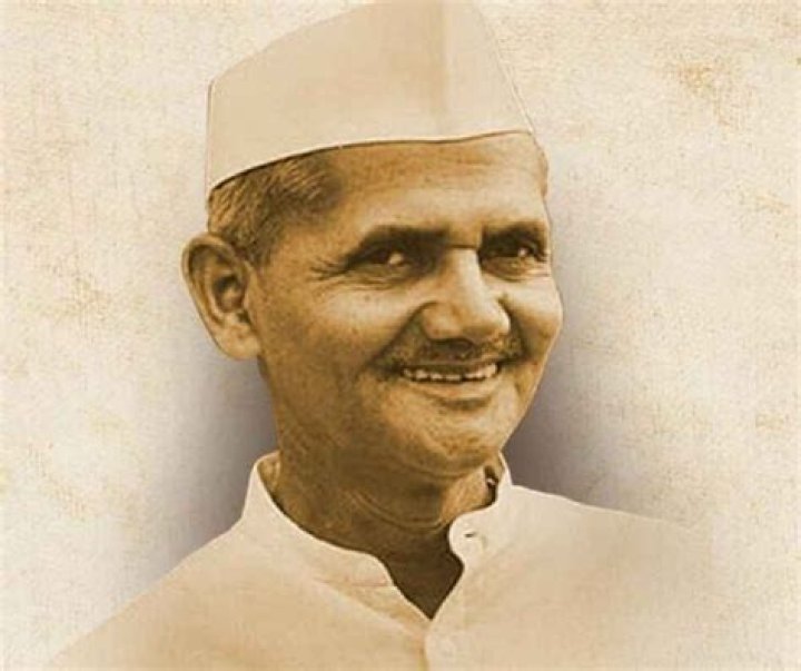 Lal Bahadur Shastri Biography - Facts, Childhood, Family Life & Achievements