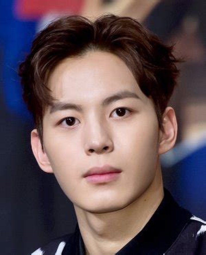 Lee Hong-bin Biography - Facts, Childhood, Family & Achievements of South Korean Actor & Singer