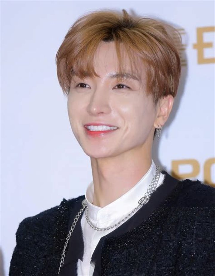 Leeteuk (Park Jeong-su) Biography - Facts, Childhood, Family Life & Achievements of South Korean Singer