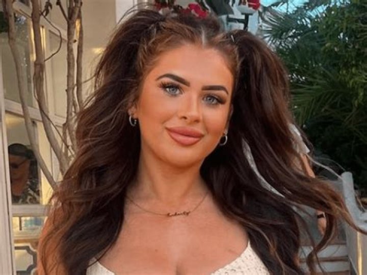 Liberty Poole Shares Swimsuit Photo From "Summertime"