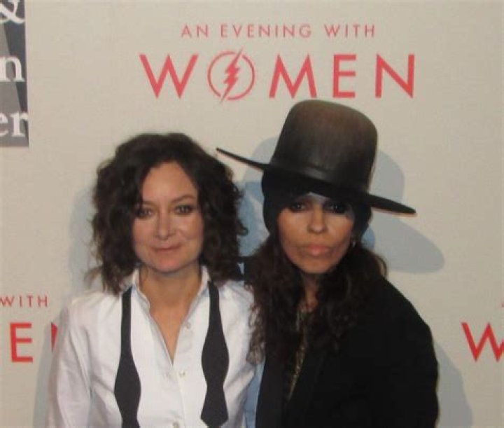 Linda Perry Biography, Wife, 4 Non Blondes, Sarah Gilbert and Net Worth