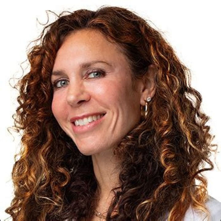 Dr. Lisa Barna, MD – Newton, MA