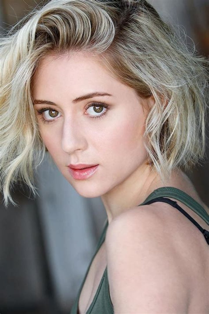 Lizze Broadway Wiki, Boyfriend, Age, Parents & Height