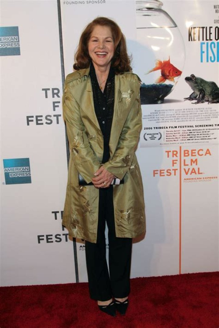 Lois Chiles: Husband, net worth, tattoos, smoking & body measurements