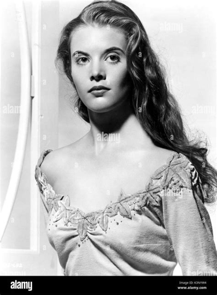 Lois Smith Biography - Facts, Childhood, Family Life & Achievements