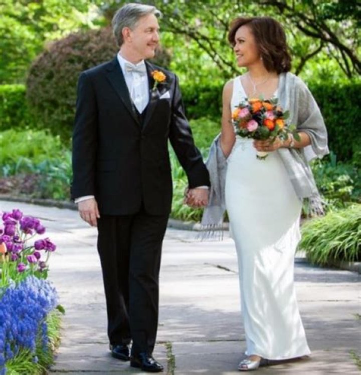 Loni Coombs Husband, Age, Wiki, Eyes, Married Steve Carlston :: Bio