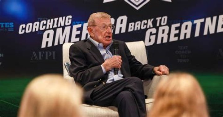 Lou Holtz Biography - Facts, Childhood, Family Life & Achievements