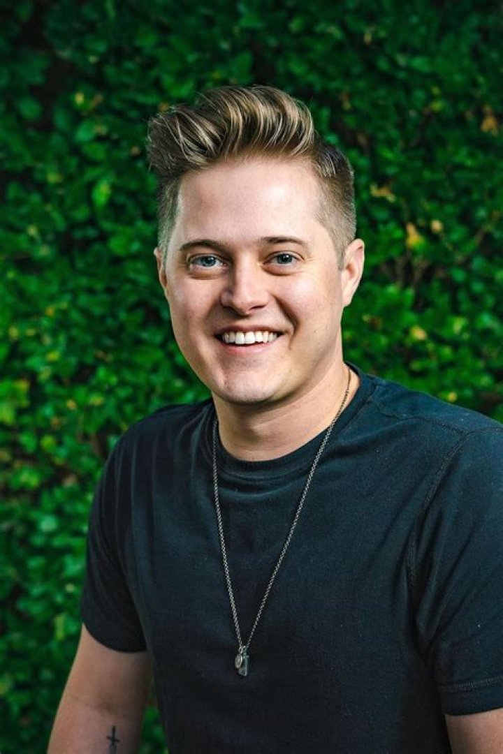 Lucas Grabeel Biography - Facts, Childhood, Family Life of Actor, Director, Singer-songwriter