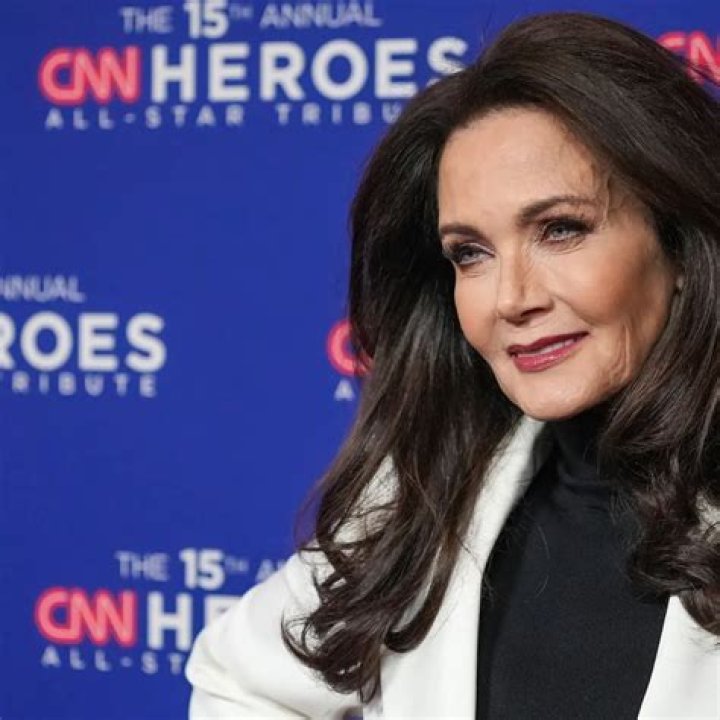 Lynda Carter joins Tumblr and instantly threatens Ryan Reynolds