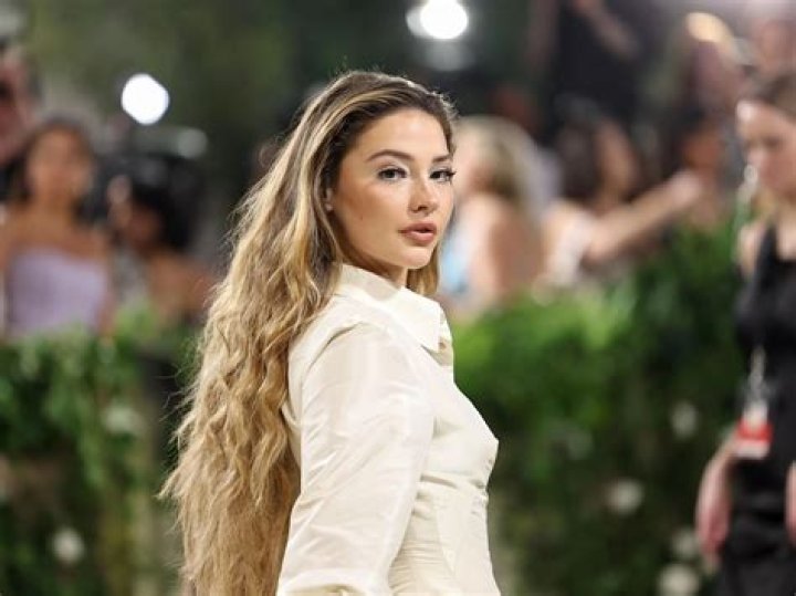 Madelyn Cline (Actress) Wiki, Bio, Height, Weight, Boyfriend, Net Worth, Family, Career, Facts