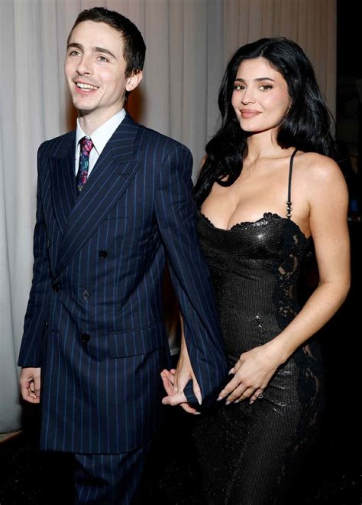 Mary Fitzgerald in Two-Piece Workout Gear Gets Ready for the People's Choice Awards