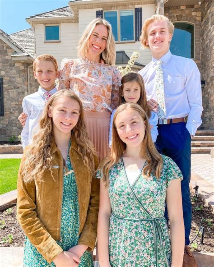 Meet Karen Davidson, Elizabeth Reaser’s Mother, Everything To Know About