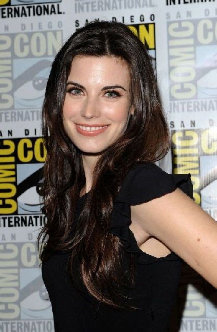 Meghan Ory Bra Size, Age, Weight, Height, Measurements