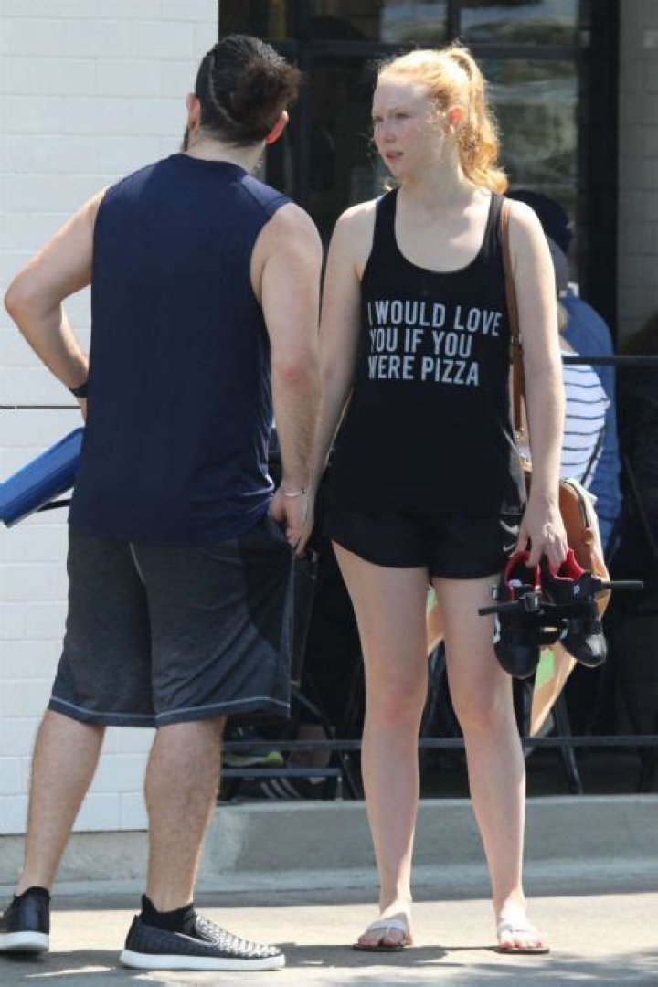 Molly Quinn: dating, net worth, tattoos, smoking & body measurements