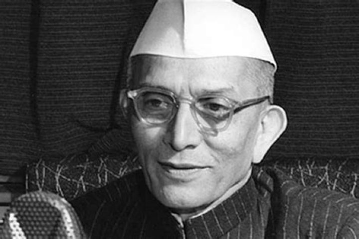 Morarji Desai Biography - Childhood, Life Achievements & Timeline