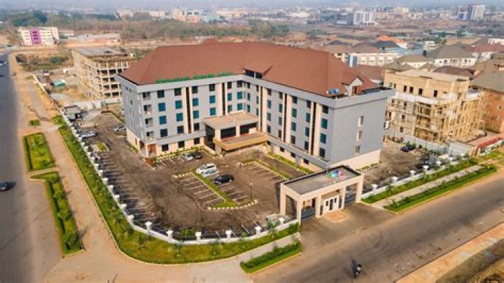 New City Hotel, Wuye